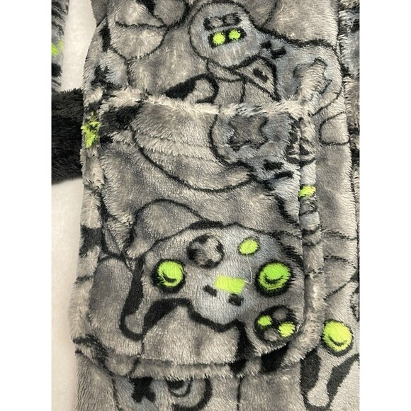 New Boy's Soft Cuddl Duds Gamer Remote Fleece Robe Gray Green Sz S(4/6) Pockets - Picture 5 of 10